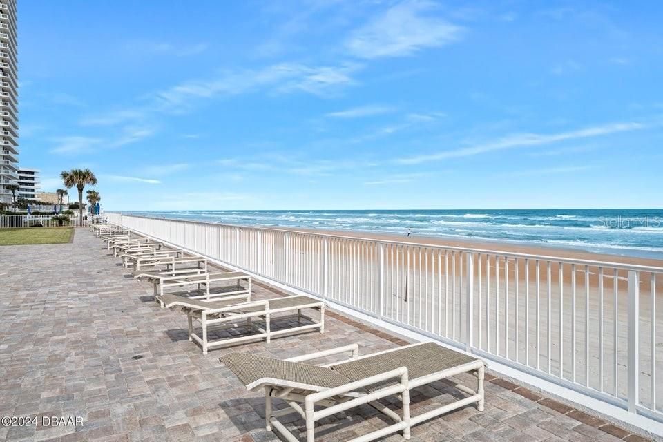 For Sale: $429,000 (2 beds, 2 baths, 1178 Square Feet)