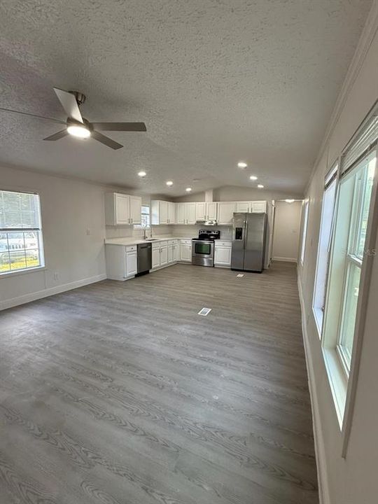For Sale: $189,900 (3 beds, 2 baths, 1216 Square Feet)