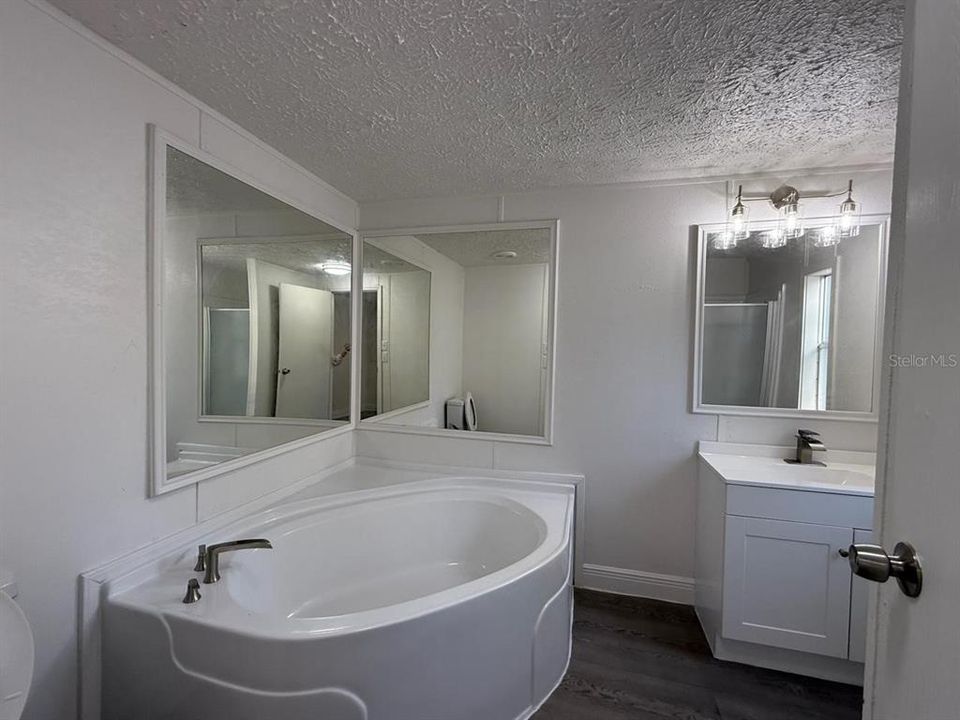 For Sale: $189,900 (3 beds, 2 baths, 1216 Square Feet)