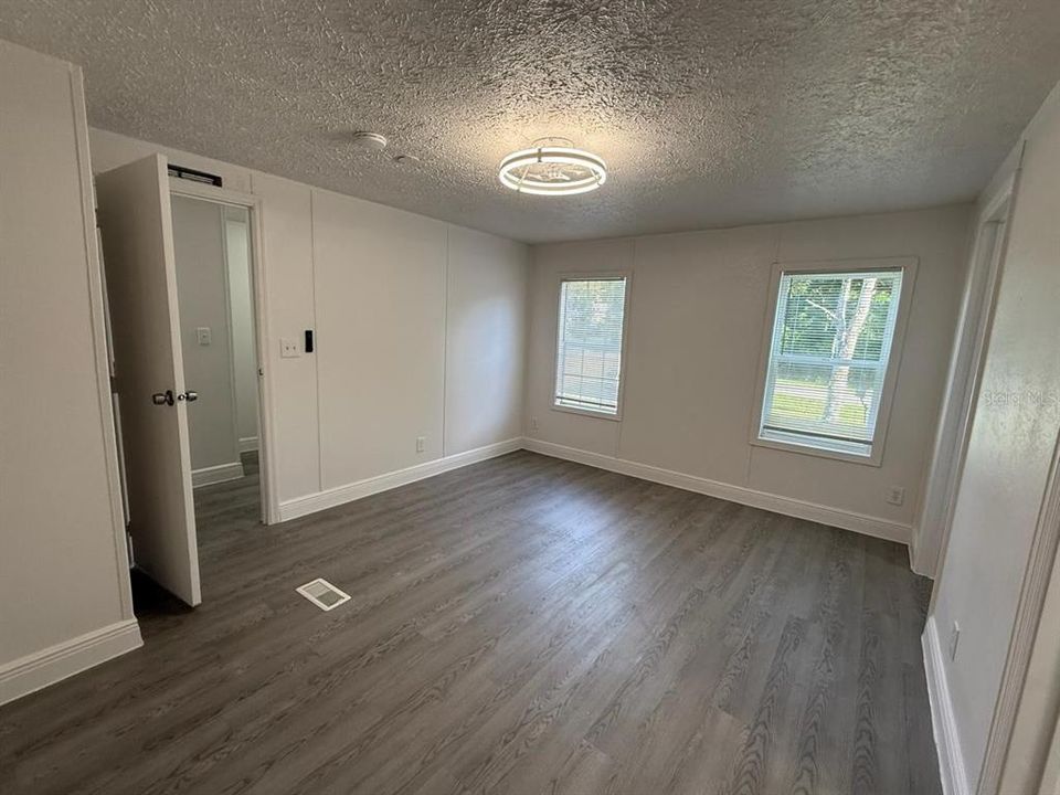 For Sale: $189,900 (3 beds, 2 baths, 1216 Square Feet)