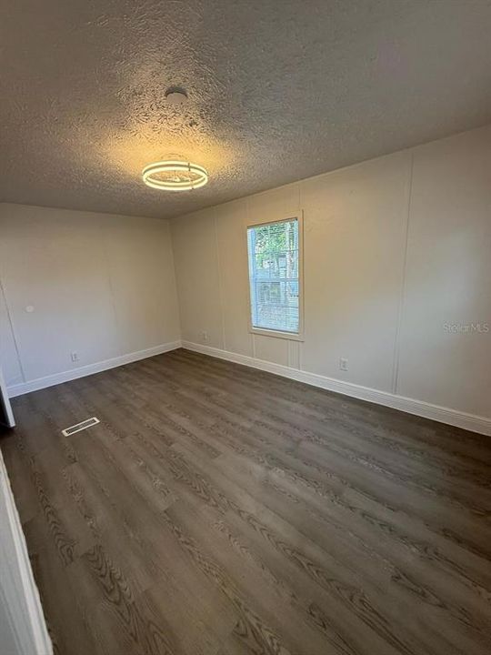 For Sale: $189,900 (3 beds, 2 baths, 1216 Square Feet)