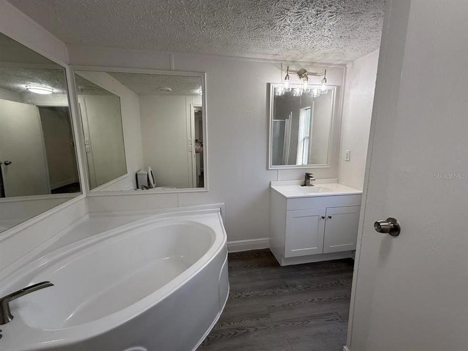 For Sale: $189,900 (3 beds, 2 baths, 1216 Square Feet)