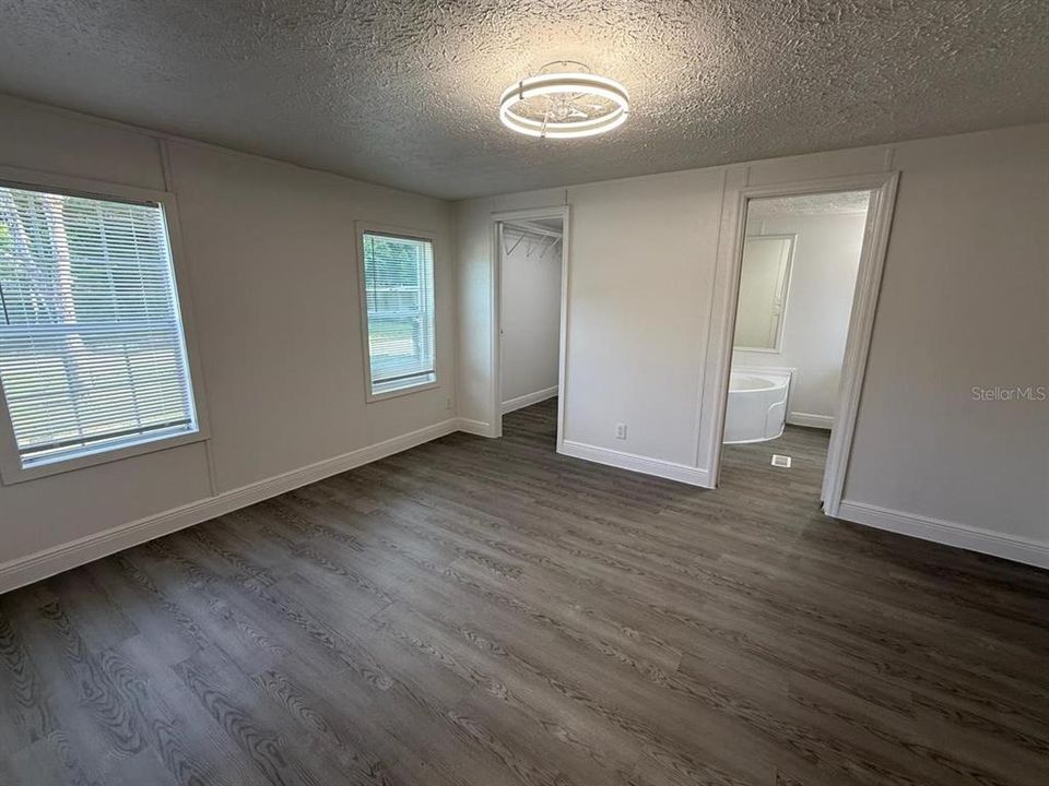 For Sale: $189,900 (3 beds, 2 baths, 1216 Square Feet)