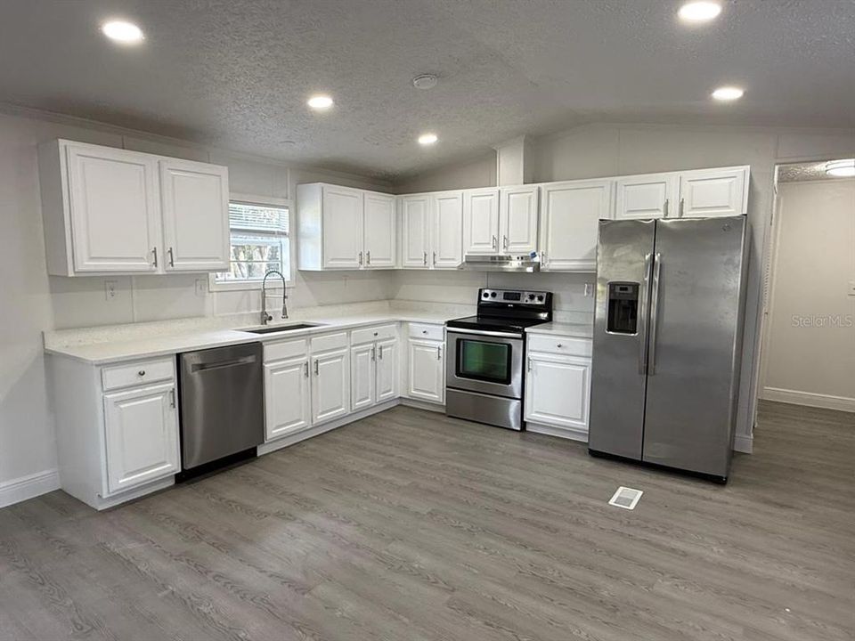 For Sale: $189,900 (3 beds, 2 baths, 1216 Square Feet)