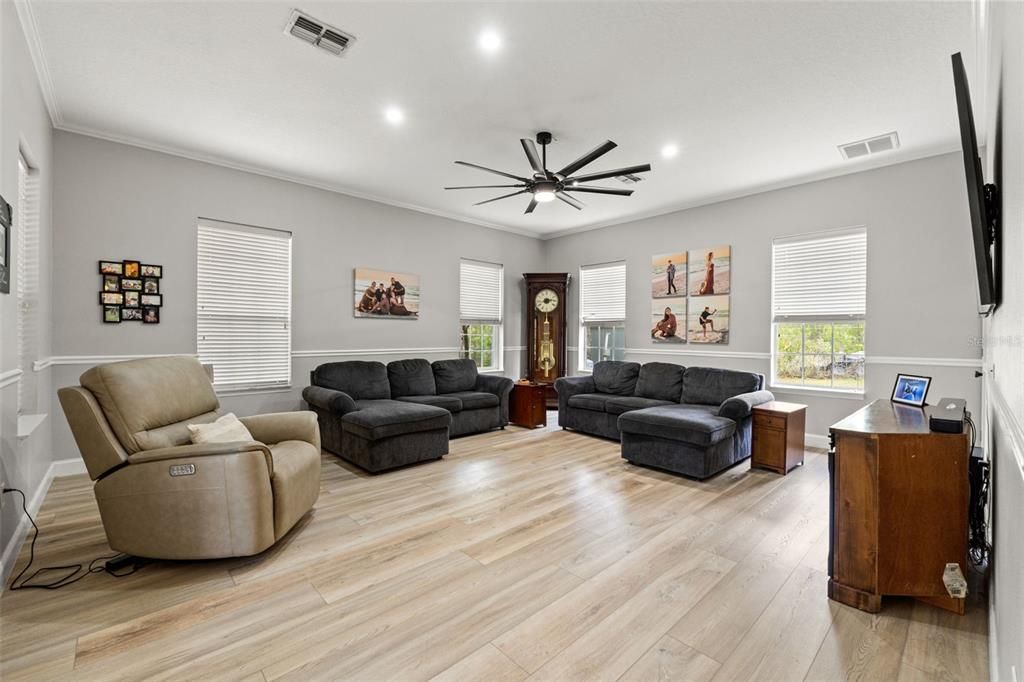 Activo con contrato: $775,000 (5 camas, 4 baños, 3482 Pies cuadrados)