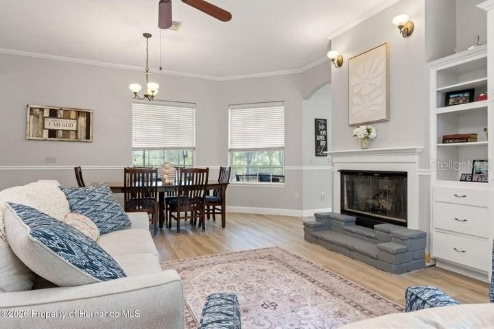 Activo con contrato: $775,000 (5 camas, 4 baños, 3482 Pies cuadrados)