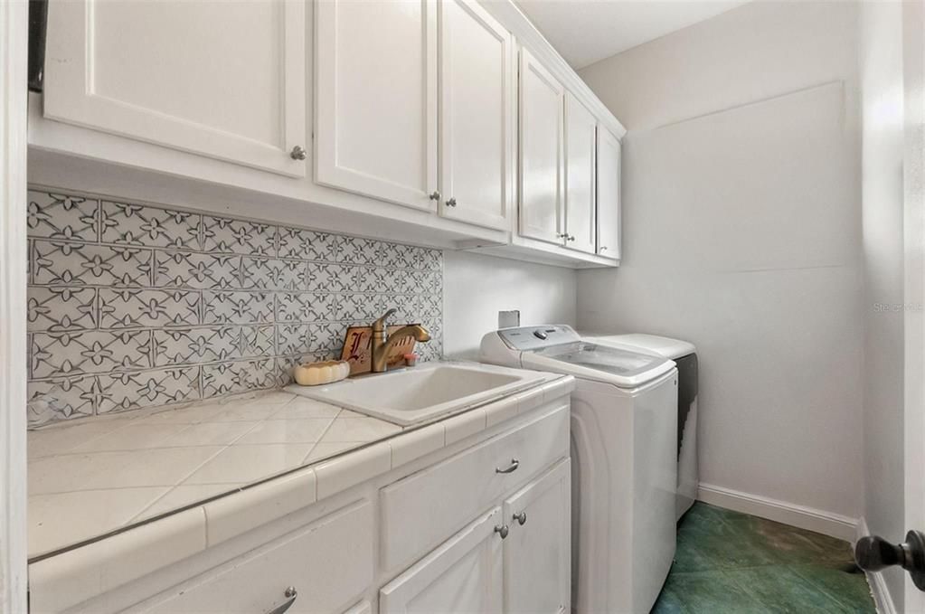 Activo con contrato: $775,000 (5 camas, 4 baños, 3482 Pies cuadrados)