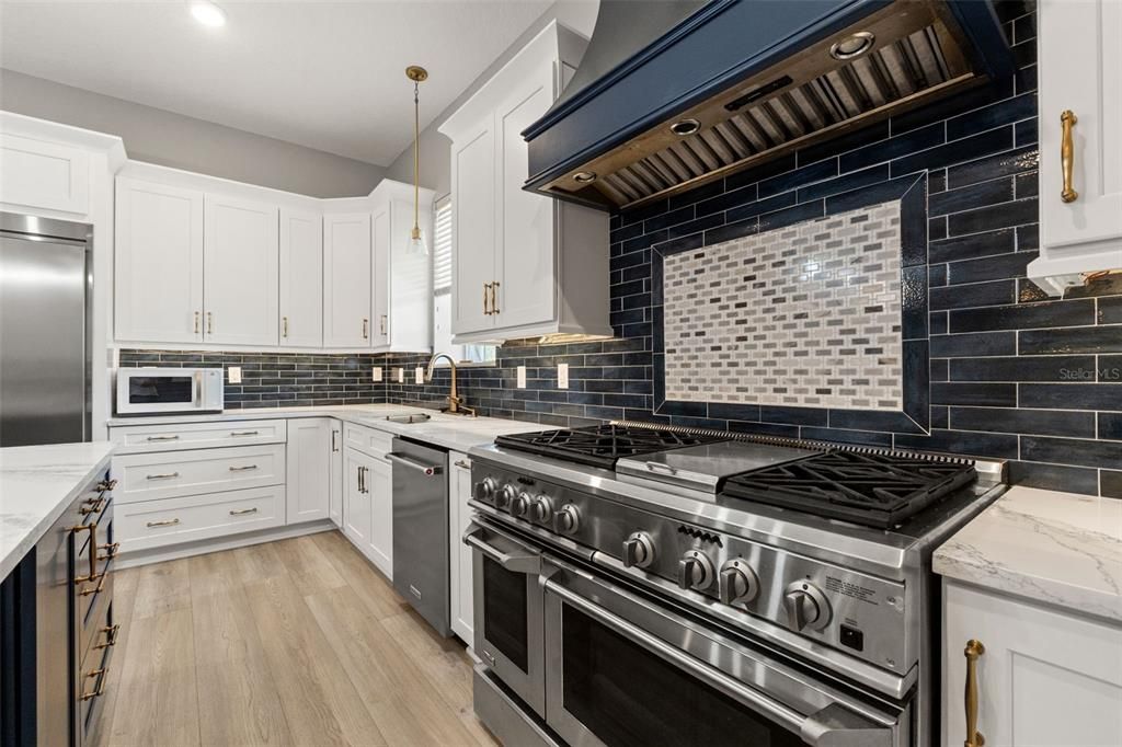 Activo con contrato: $775,000 (5 camas, 4 baños, 3482 Pies cuadrados)