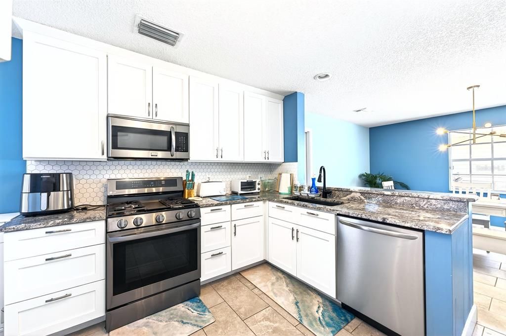 For Sale: $470,000 (3 beds, 2 baths, 1991 Square Feet)