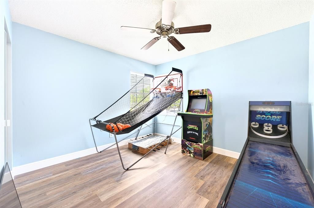For Sale: $470,000 (3 beds, 2 baths, 1991 Square Feet)