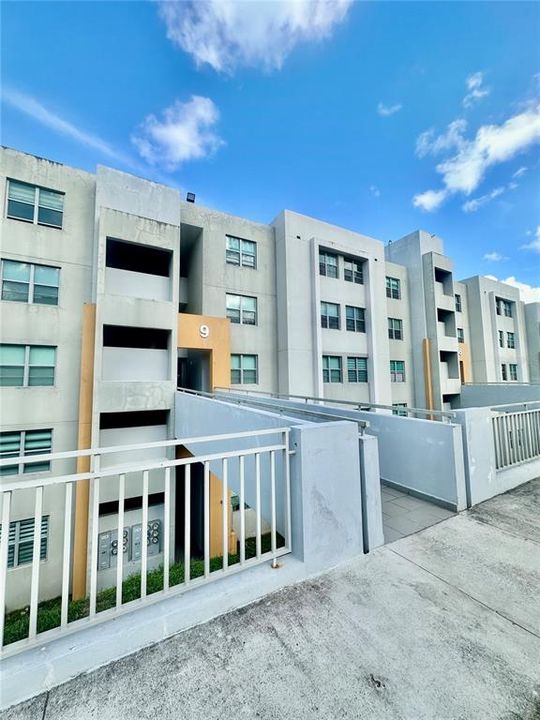 Active With Contract: $230,000 (32 beds, 2 baths, 0 Square Feet)