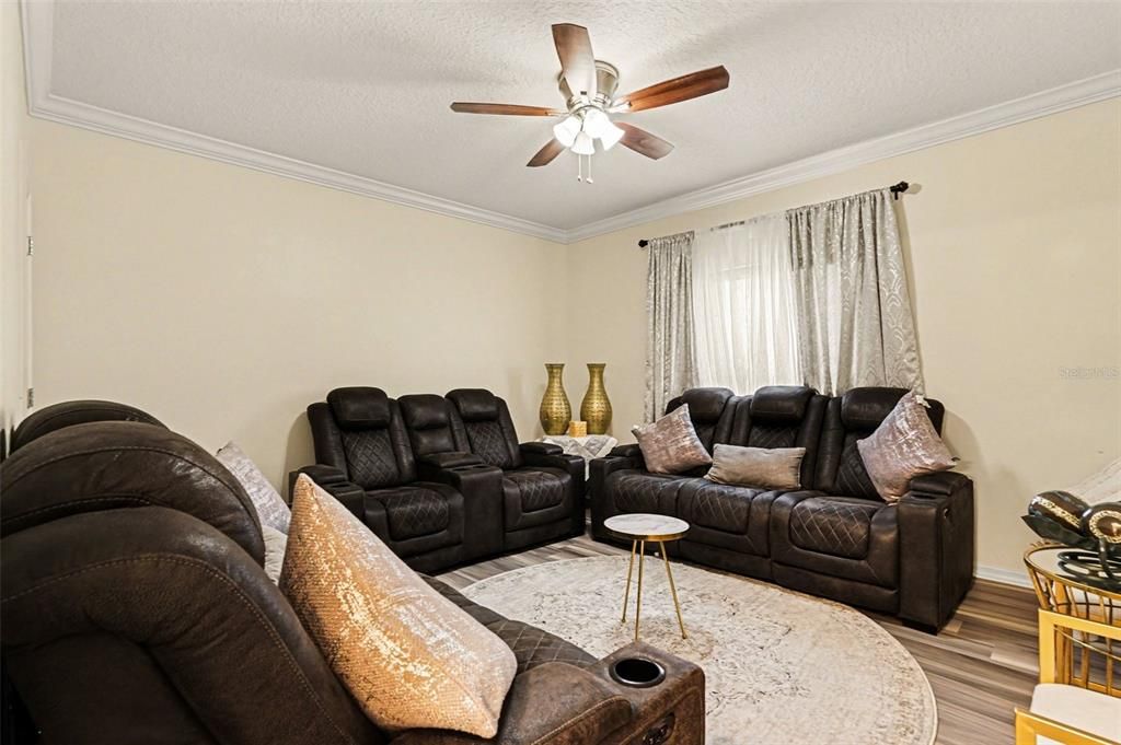 For Sale: $499,000 (5 beds, 3 baths, 2986 Square Feet)