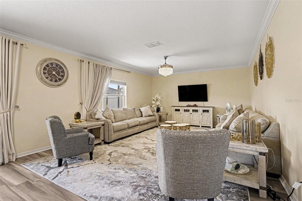 For Sale: $499,000 (5 beds, 3 baths, 2986 Square Feet)