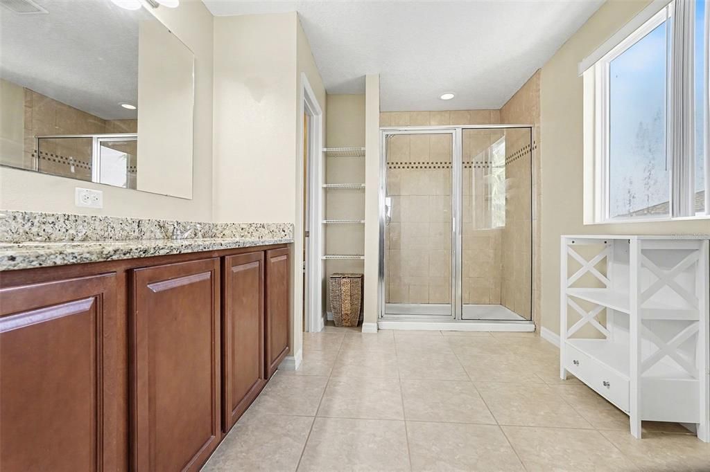 For Sale: $499,000 (5 beds, 3 baths, 2986 Square Feet)