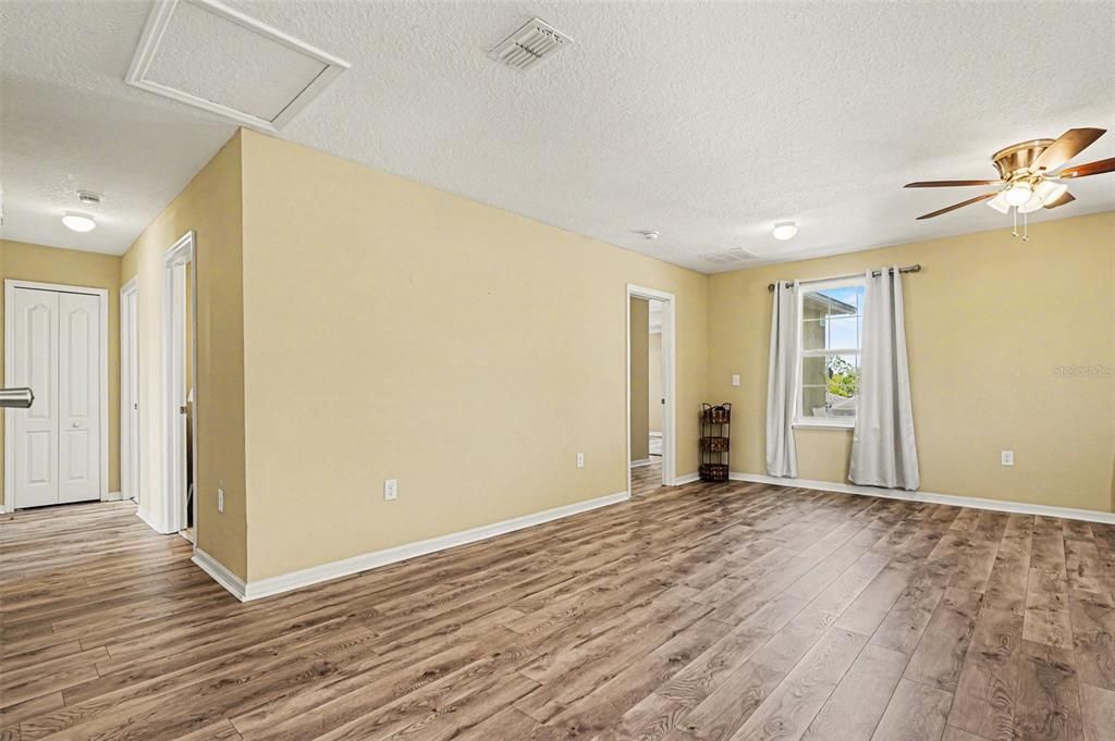 For Sale: $499,000 (5 beds, 3 baths, 2986 Square Feet)