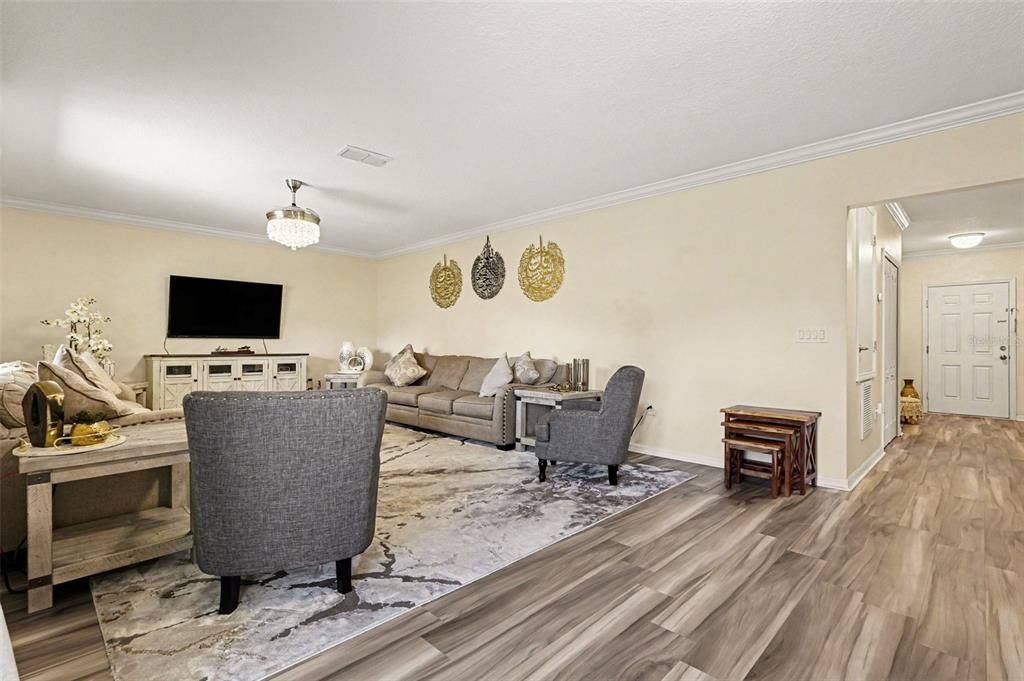 For Sale: $499,000 (5 beds, 3 baths, 2986 Square Feet)