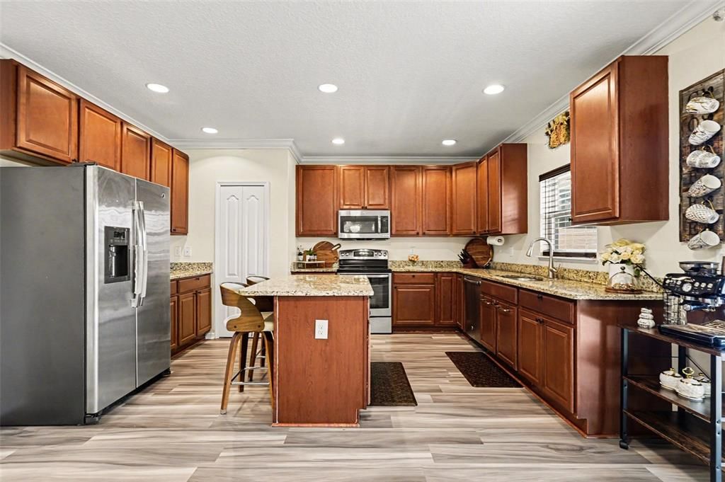 For Sale: $499,000 (5 beds, 3 baths, 2986 Square Feet)