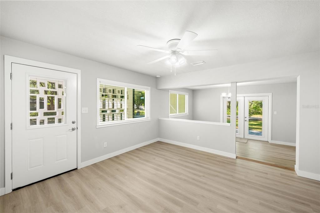 En Venta: $234,725 (3 camas, 2 baños, 1085 Pies cuadrados)