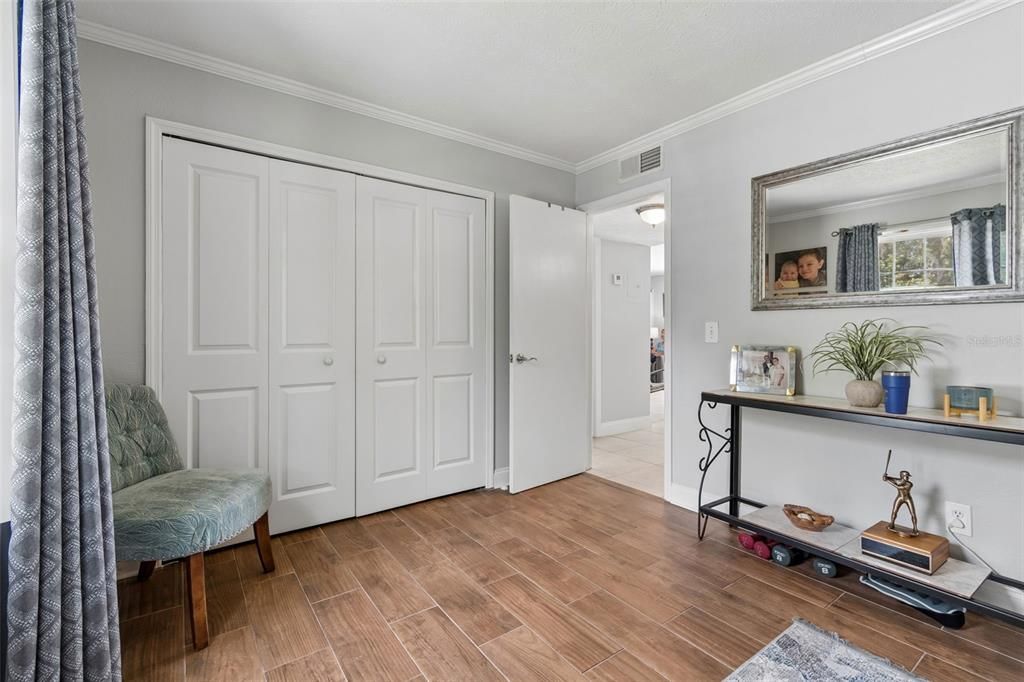 For Sale: $219,900 (2 beds, 1 baths, 1015 Square Feet)