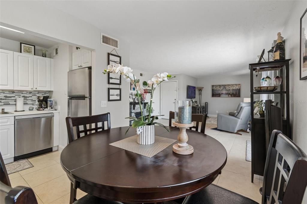 For Sale: $219,900 (2 beds, 1 baths, 1015 Square Feet)
