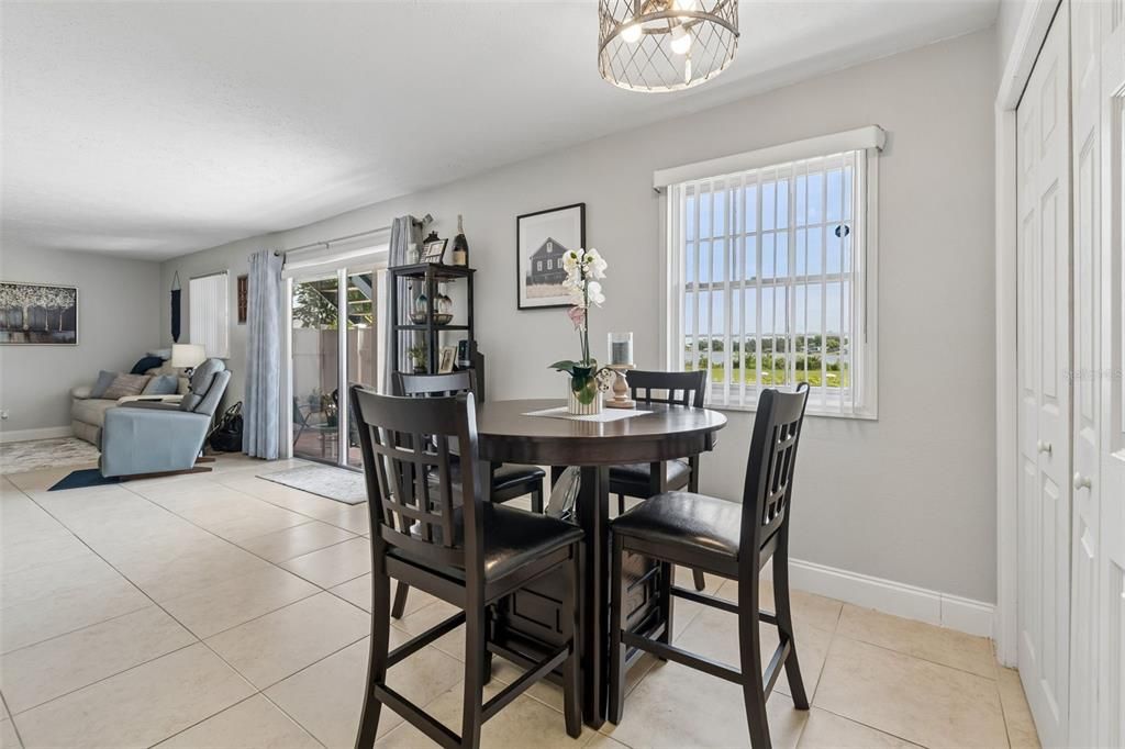 For Sale: $219,900 (2 beds, 1 baths, 1015 Square Feet)