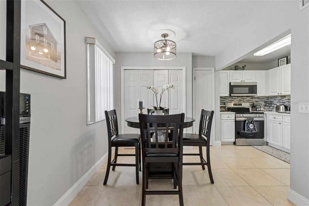 For Sale: $219,900 (2 beds, 1 baths, 1015 Square Feet)