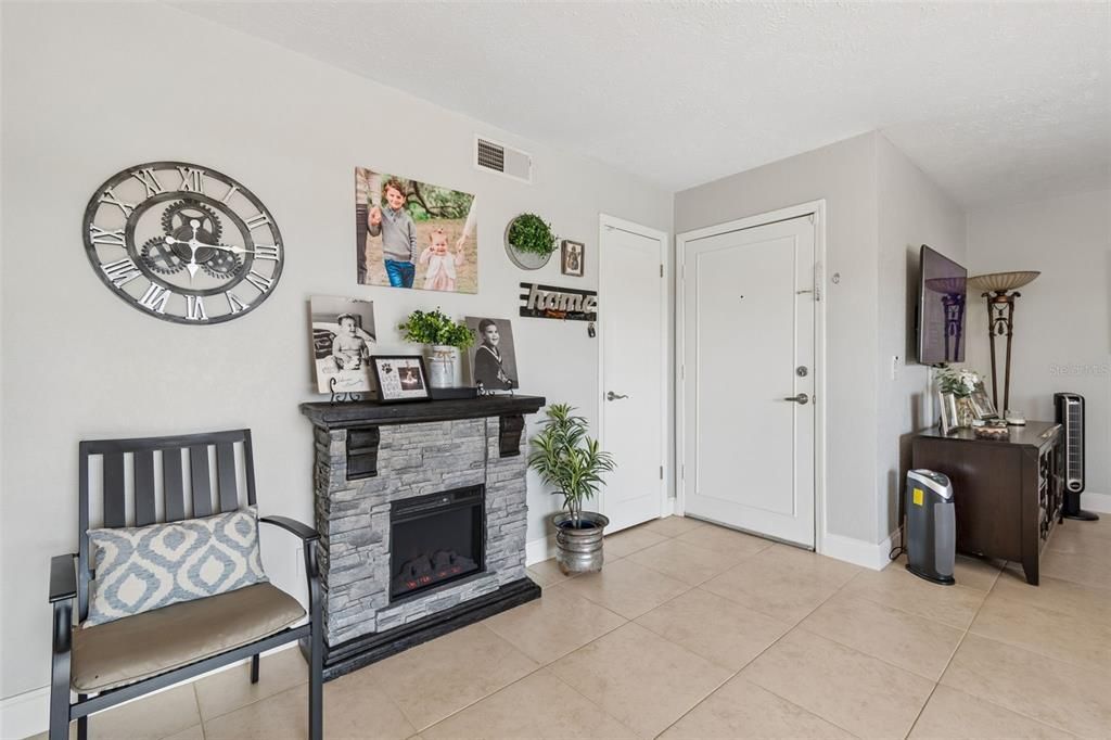 For Sale: $219,900 (2 beds, 1 baths, 1015 Square Feet)