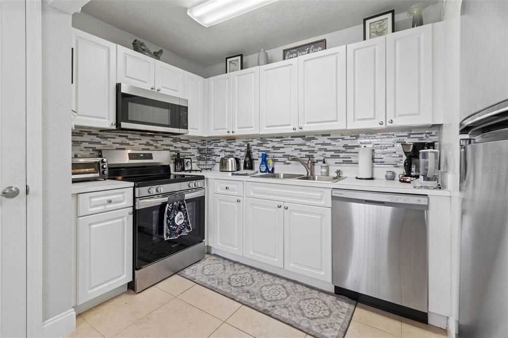 For Sale: $219,900 (2 beds, 1 baths, 1015 Square Feet)