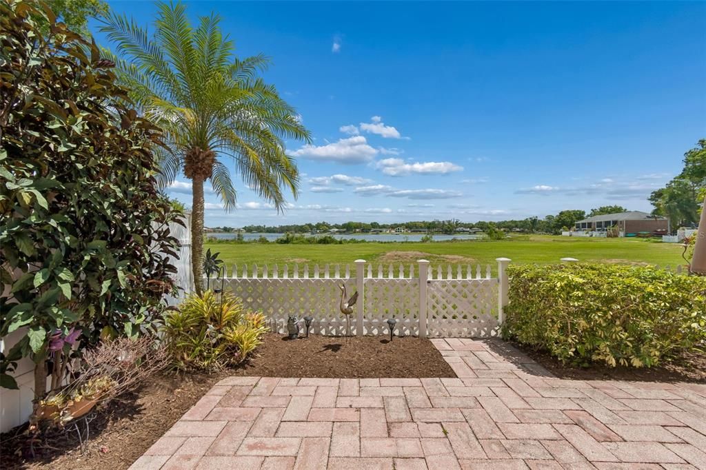 For Sale: $219,900 (2 beds, 1 baths, 1015 Square Feet)