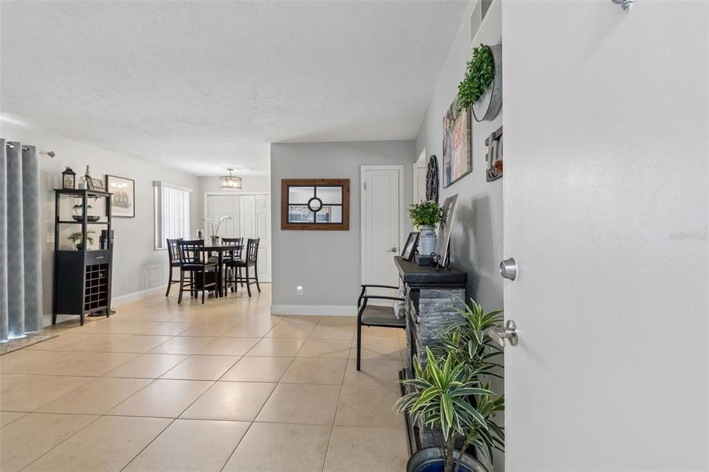 For Sale: $219,900 (2 beds, 1 baths, 1015 Square Feet)