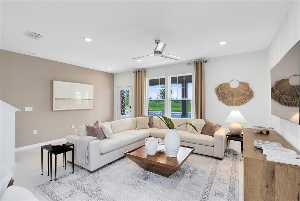 Под контрактом: $449,990 (3 спален, 2 ванн, 1770 Квадратных фут)
