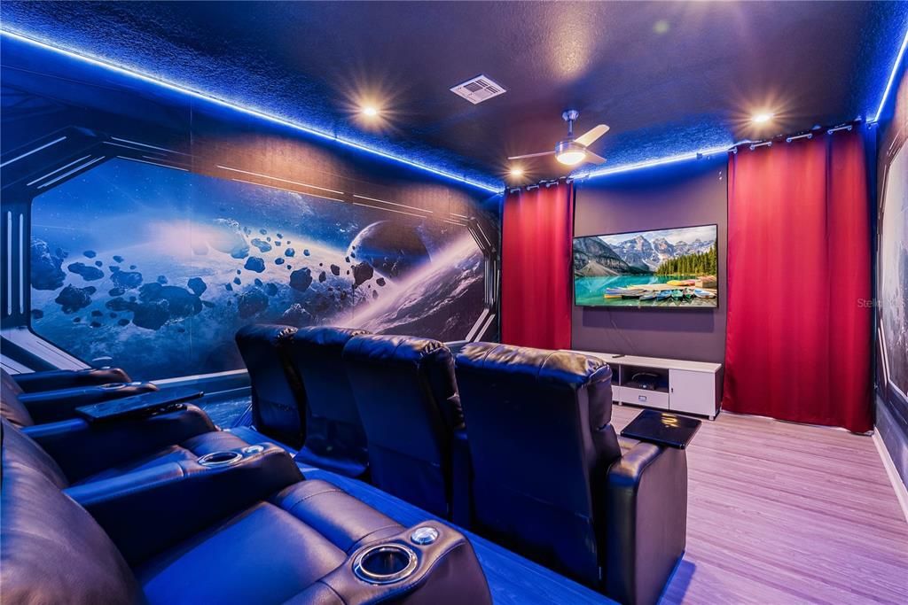На продажу: $810,000 (9 спален, 6 ванн, 4363 Квадратных фут)