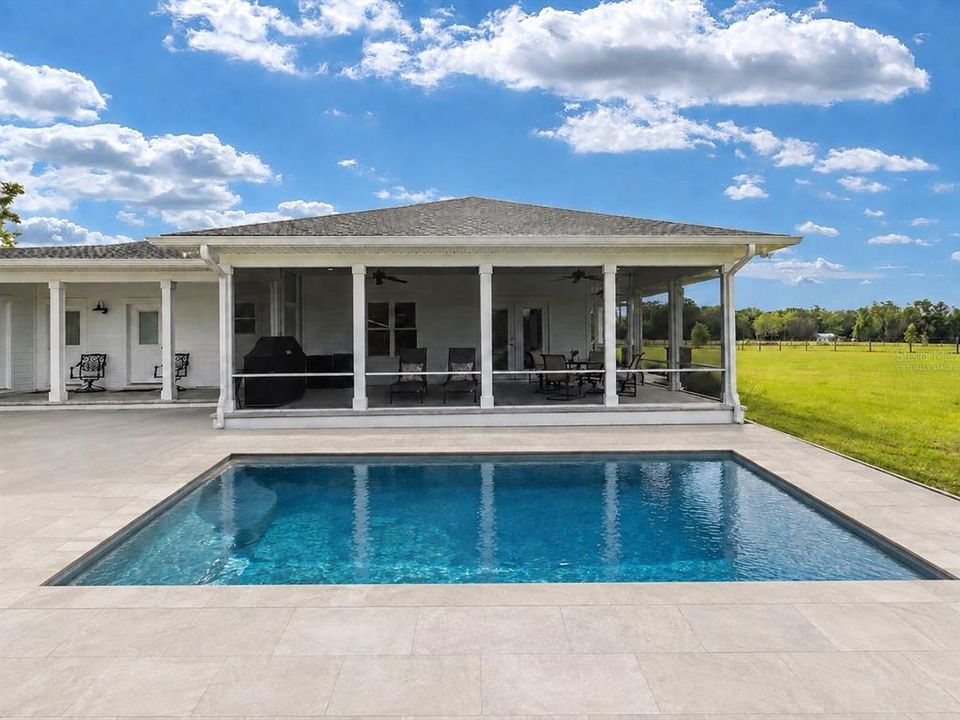 For Sale: $975,000 (5 beds, 3 baths, 2590 Square Feet)