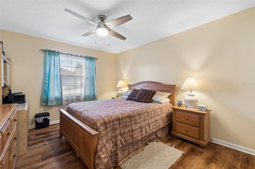Activo con contrato: $119,900 (2 camas, 2 baños, 984 Pies cuadrados)