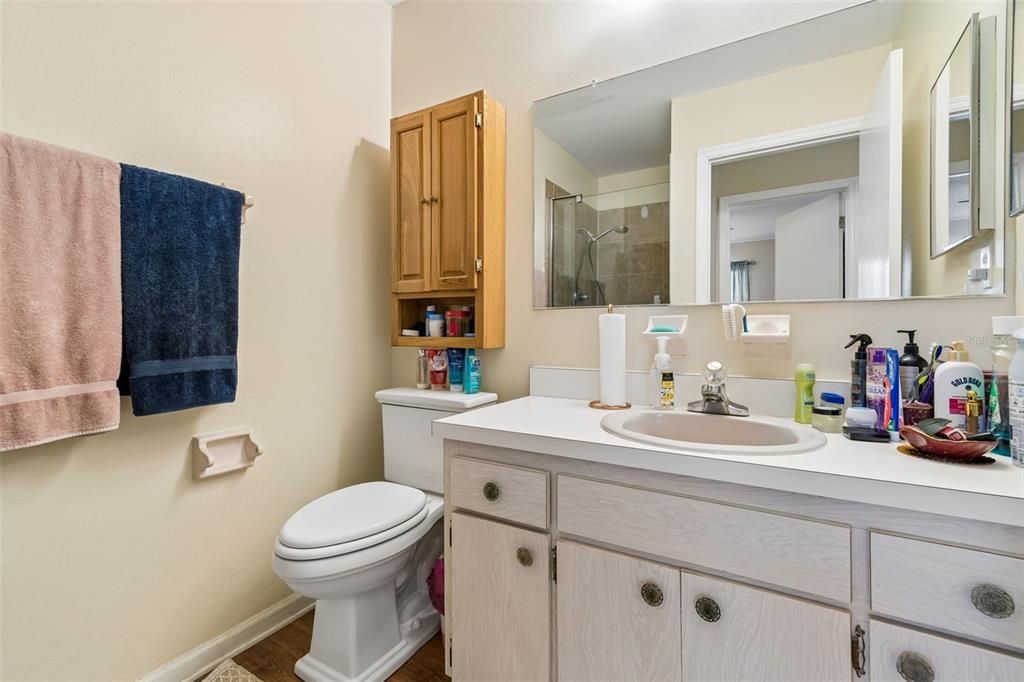 Activo con contrato: $119,900 (2 camas, 2 baños, 984 Pies cuadrados)