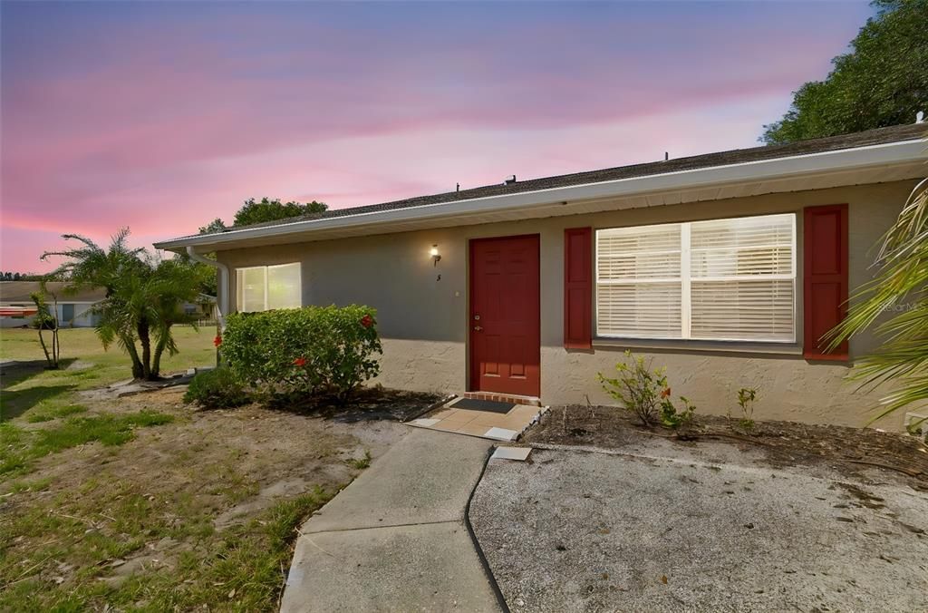 Activo con contrato: $119,900 (2 camas, 2 baños, 984 Pies cuadrados)