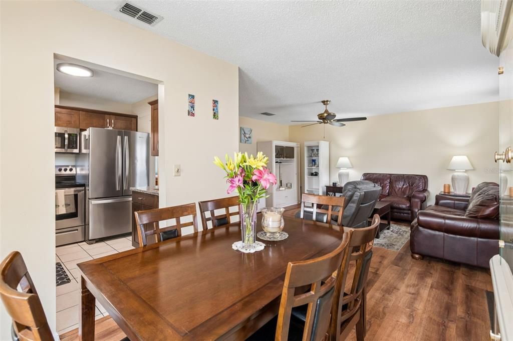 Activo con contrato: $119,900 (2 camas, 2 baños, 984 Pies cuadrados)