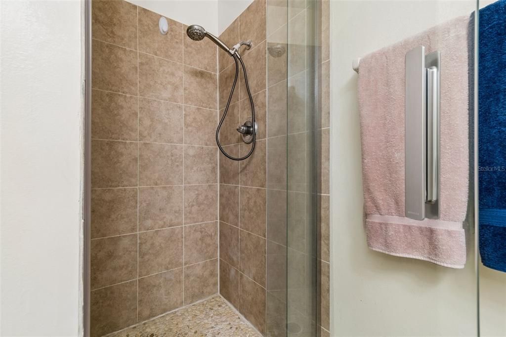 Activo con contrato: $119,900 (2 camas, 2 baños, 984 Pies cuadrados)