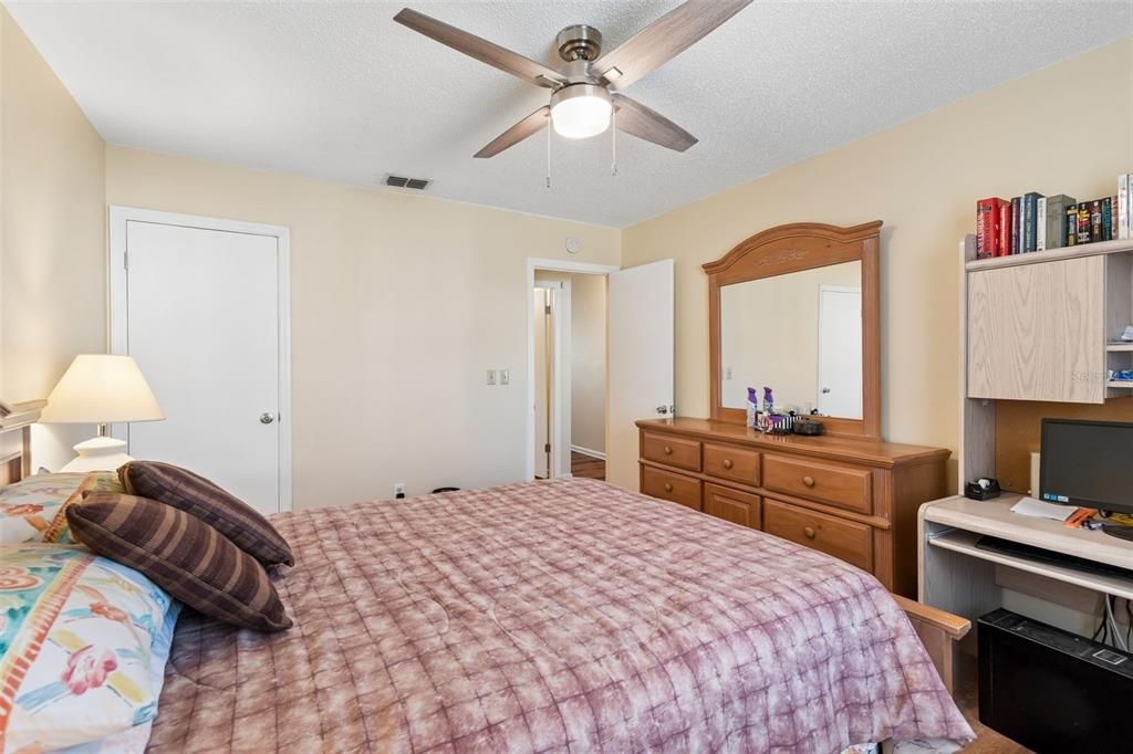 Activo con contrato: $119,900 (2 camas, 2 baños, 984 Pies cuadrados)