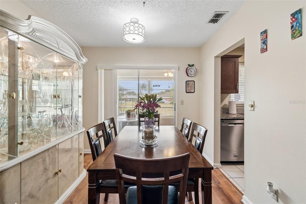 Activo con contrato: $119,900 (2 camas, 2 baños, 984 Pies cuadrados)