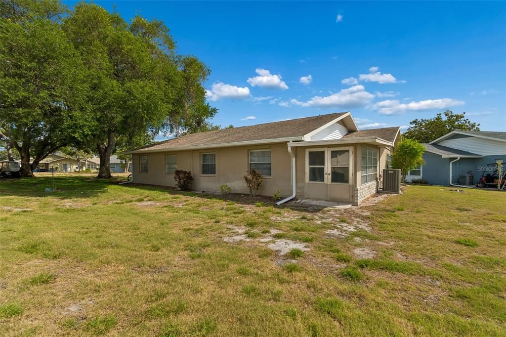 Activo con contrato: $119,900 (2 camas, 2 baños, 984 Pies cuadrados)
