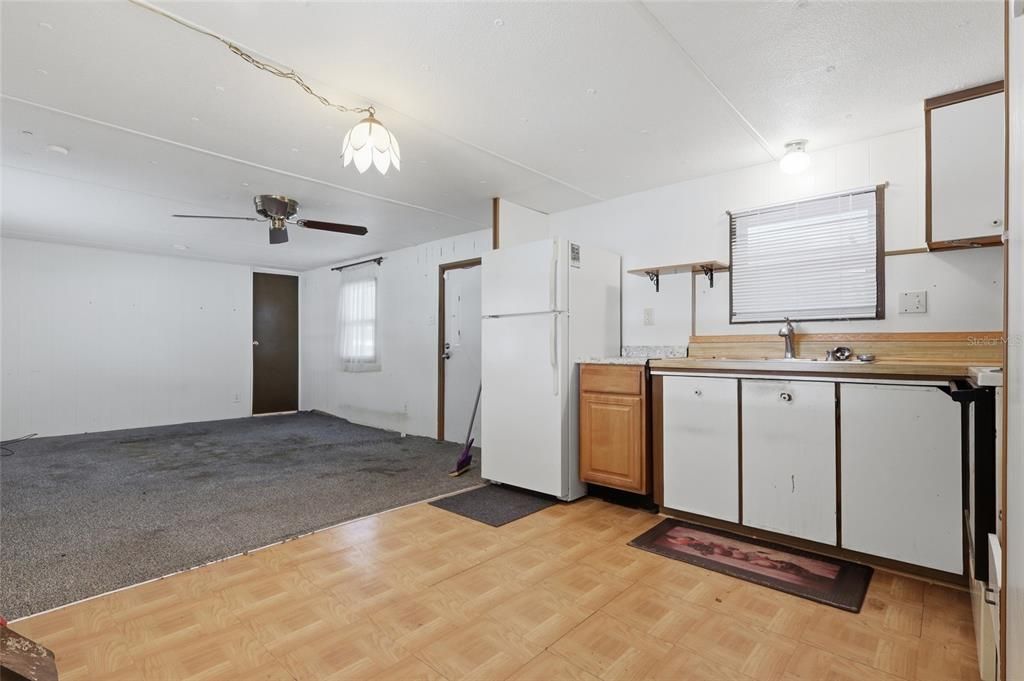 For Sale: $95,000 (2 beds, 1 baths, 672 Square Feet)