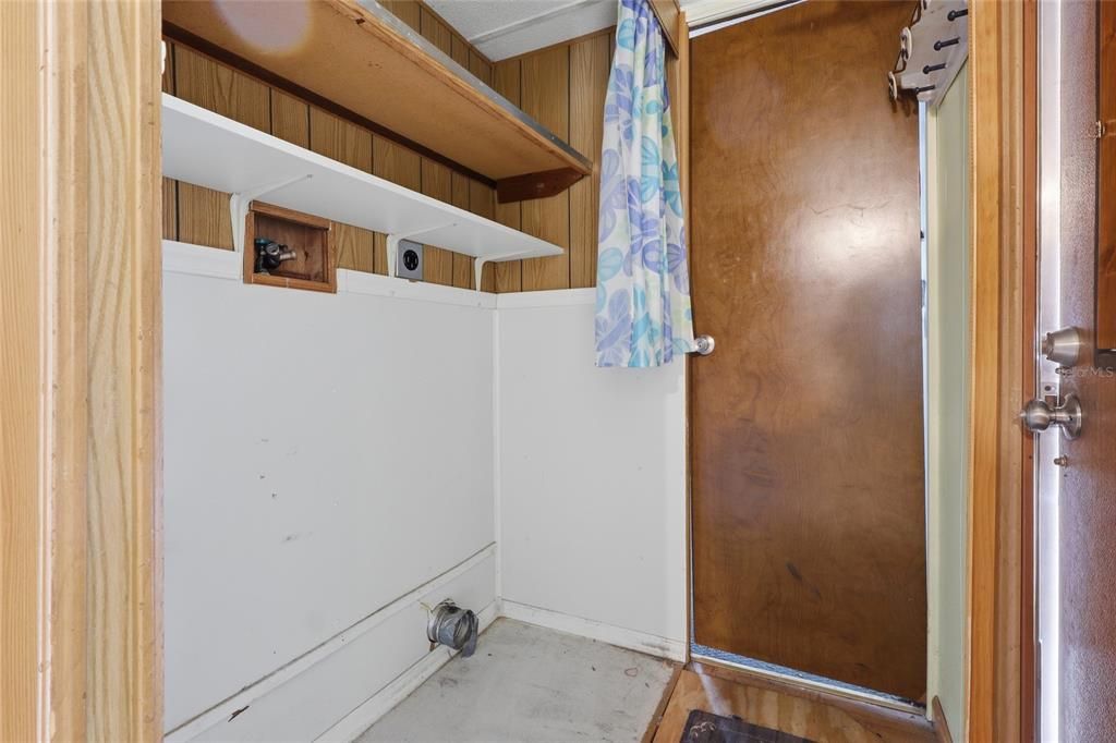 For Sale: $95,000 (2 beds, 1 baths, 672 Square Feet)