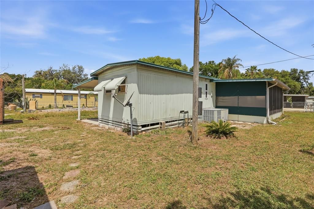 For Sale: $95,000 (2 beds, 1 baths, 672 Square Feet)