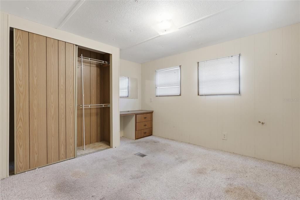 For Sale: $95,000 (2 beds, 1 baths, 672 Square Feet)