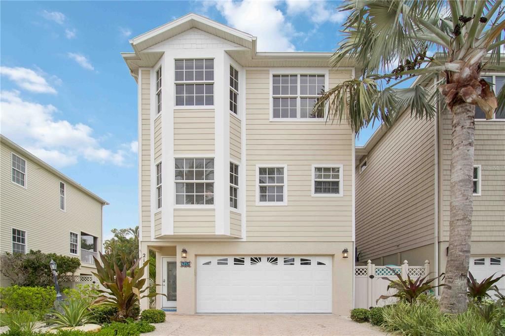 For Sale: $1,500,000 (3 beds, 3 baths, 2020 Square Feet)