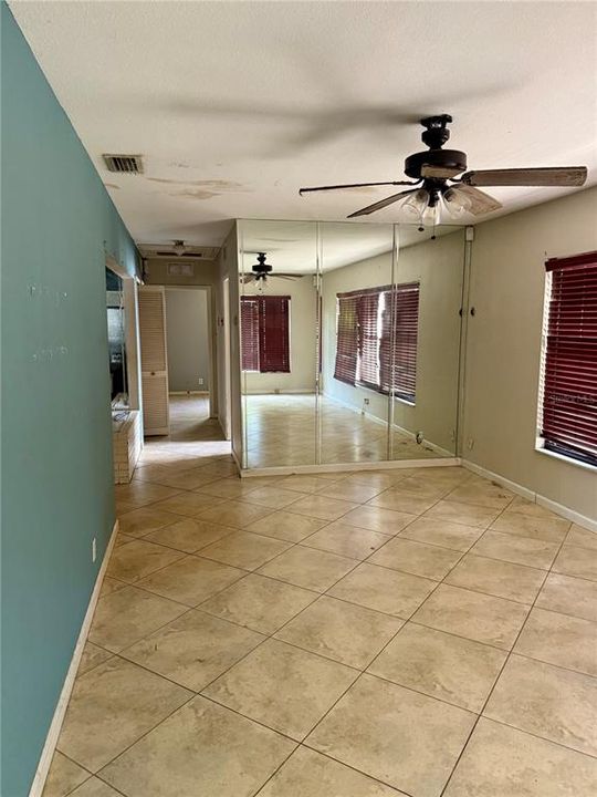 Под контрактом: $355,000 (3 спален, 2 ванн, 1828 Квадратных фут)