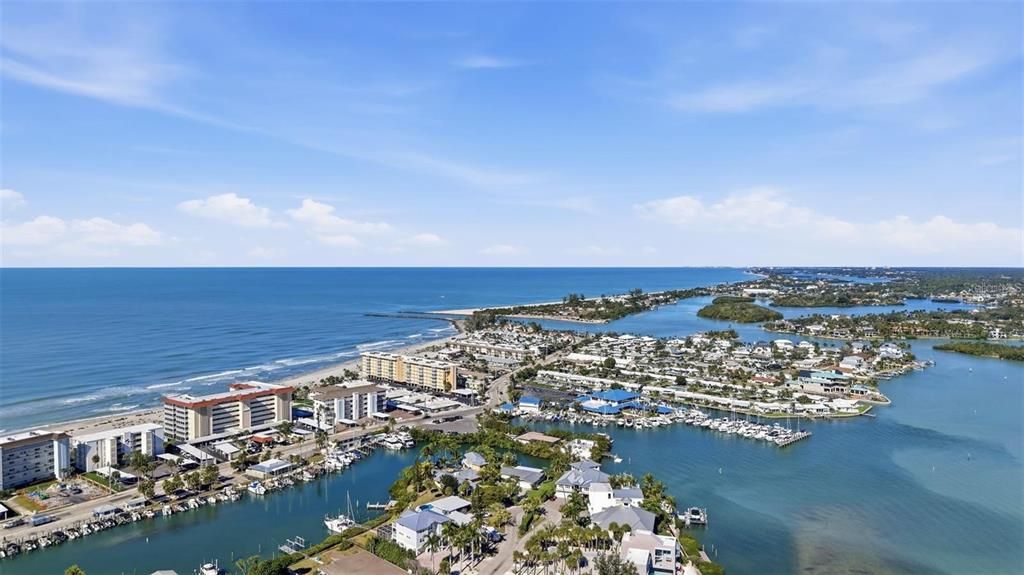 For Sale: $675,000 (2 beds, 2 baths, 1208 Square Feet)