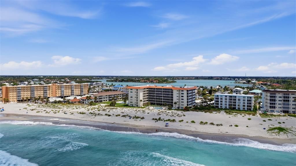 For Sale: $675,000 (2 beds, 2 baths, 1208 Square Feet)