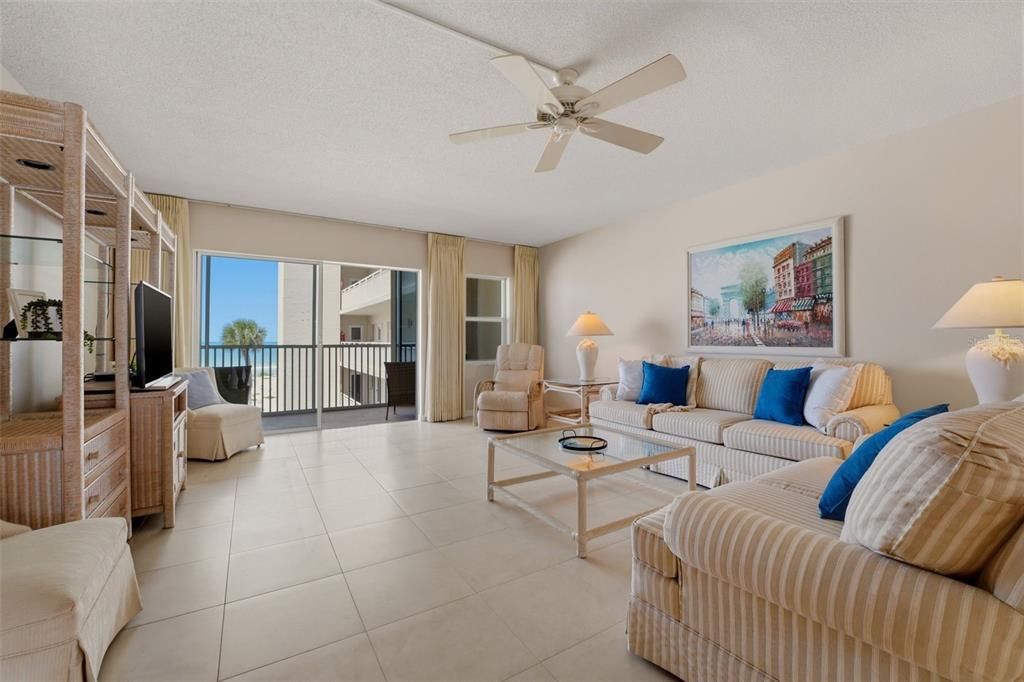 For Sale: $675,000 (2 beds, 2 baths, 1208 Square Feet)